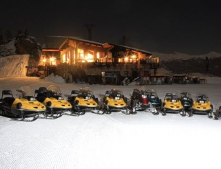  Tarde en moto de nieve en un refugio de altura 